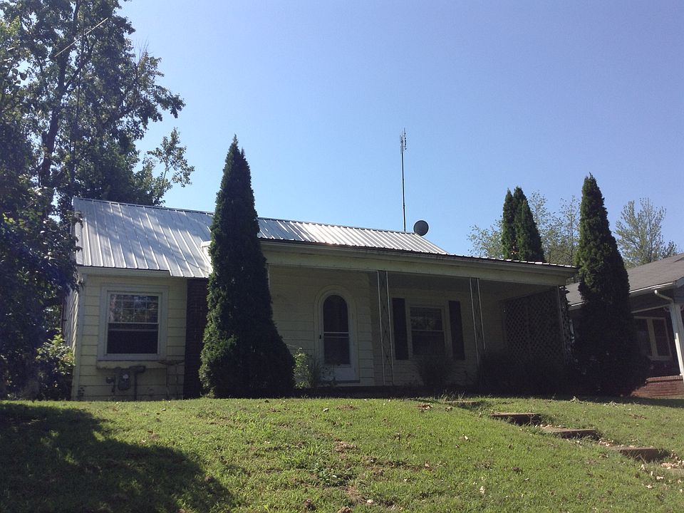 1st image of 818 W Parrish Ave