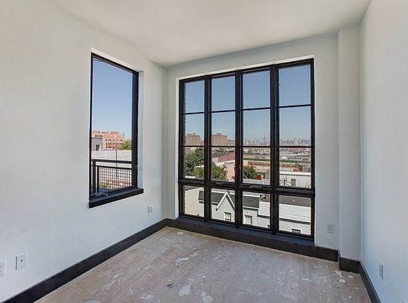 4th image of 82 Jefferson St #1EE