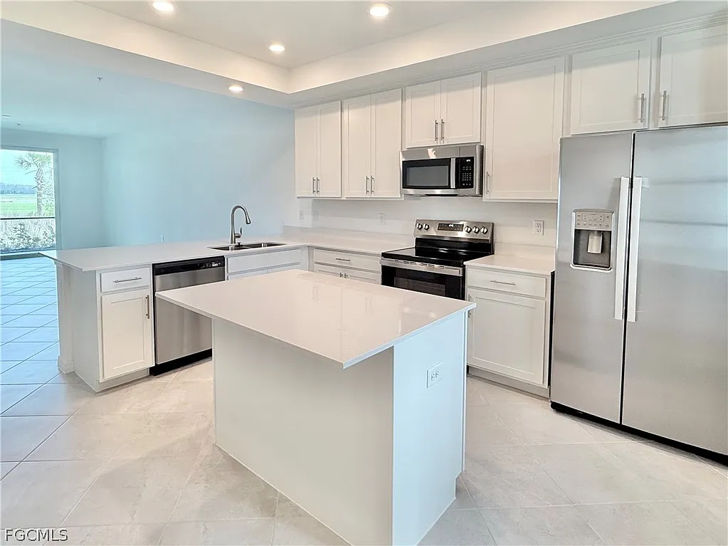 2 bed, 2.0 bath, 1120 sqft, $1,800 — Photo 2
