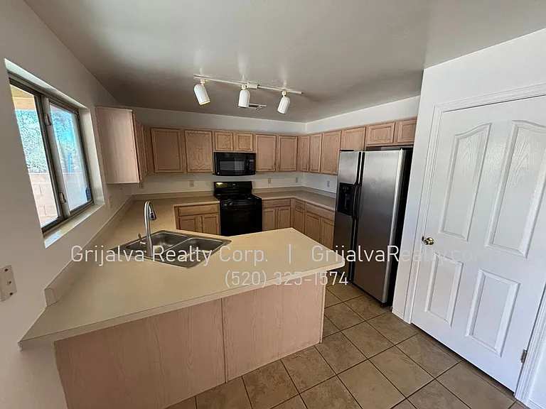 770 W Firehawk Dr — Photo 5