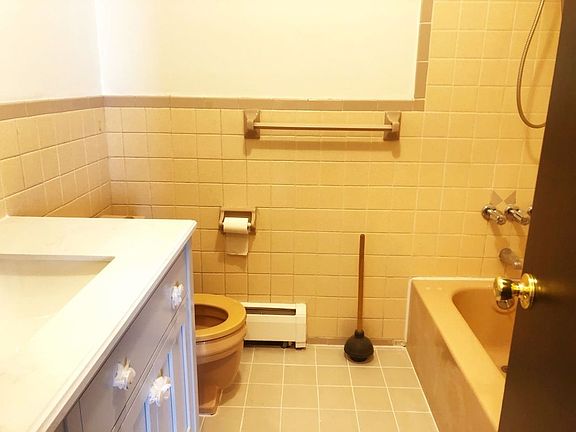 5th image of 32-77 37th St #3R