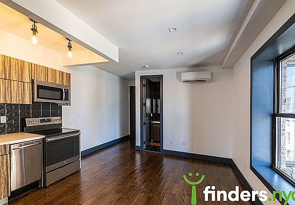 2nd image of 534 Jackson Ave #3C