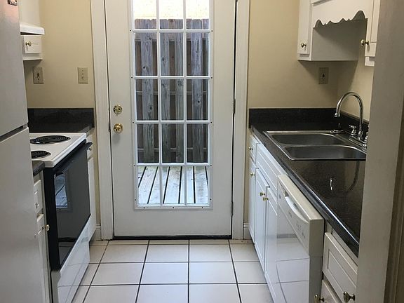 3rd image of 204 Saddle Creek Dr