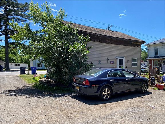 2nd image of 3124 Main St