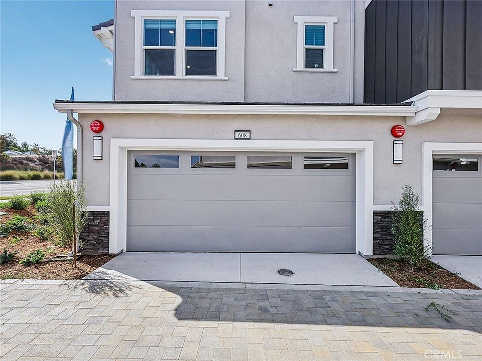 1st image of 608 Lotus Dr