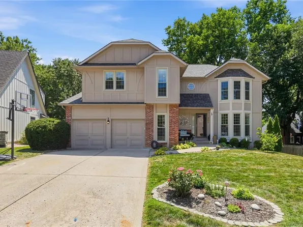 201 NE Shoreview Dr, Lees Summit, MO 64064