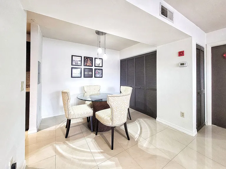 2360 SW Archer Rd #101 — Photo 6