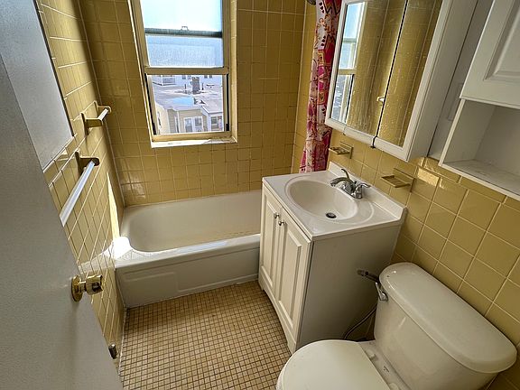 4th image of 20 Colborne Rd APT 18