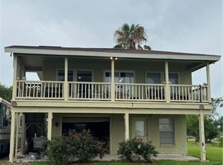 303 E Bay Ave, Seadrift, TX 77983