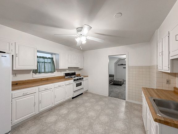 3rd image of 3239 N Leavitt St Unit 3