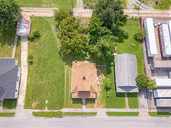 2nd image of 526 Dale St