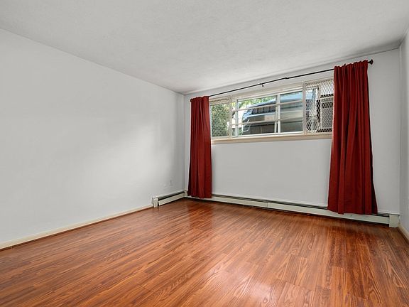 2nd image of 20 Radcliffe Rd APT 105