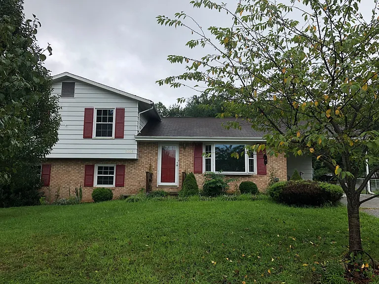 3036 Beacon Dr — Photo 1