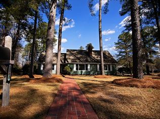 1300 Dunbar Dr, Laurinburg, NC 28352