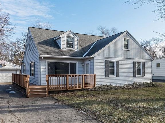 2nd image of 2883 Crystal Dr