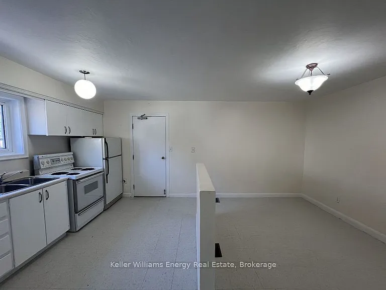169 Mary St N #1 — Photo 3