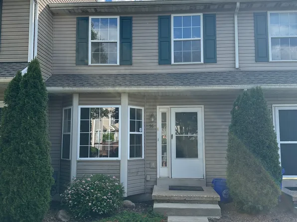 56 Horseshoe Dr, Douglassville, PA 19518