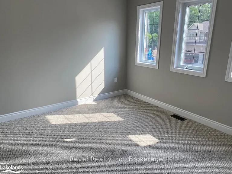 1050 Wright Dr — Photo 16