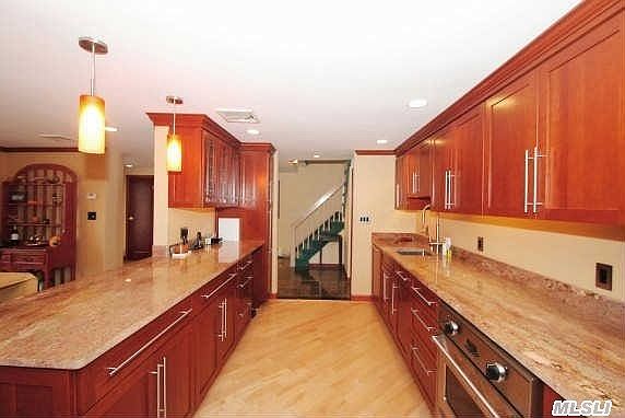 5th image of 33 Summerfield Dr