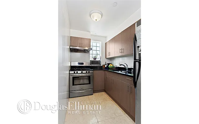 Sold by Douglas Elliman | media 14