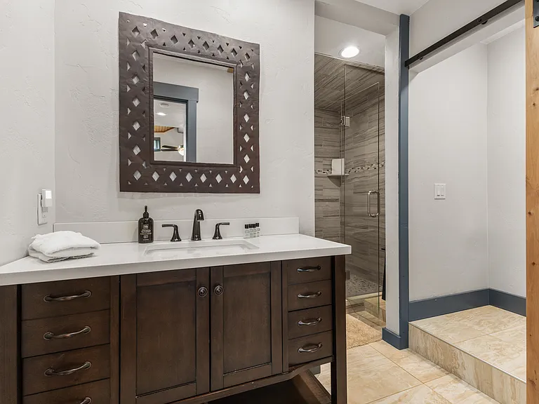 Shared Bathroom #4 | 4th Level