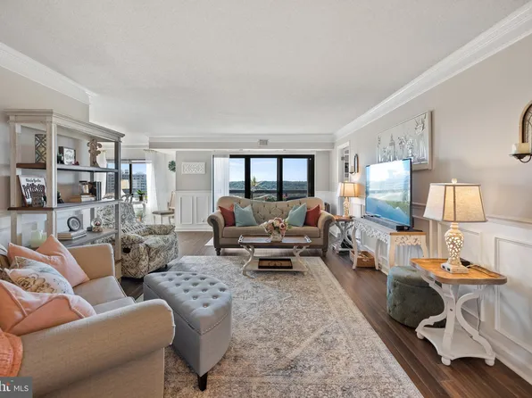 203 Yoakum Pkwy APT 1024, Alexandria, VA 22304