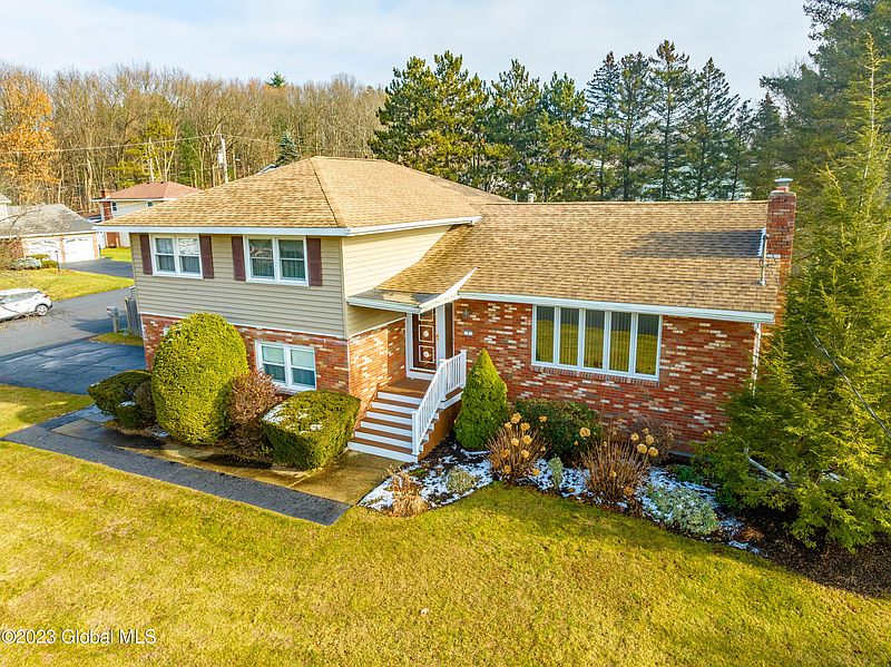 4th image of 7 Acorn Drive