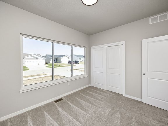 4th image of 5526 167th St