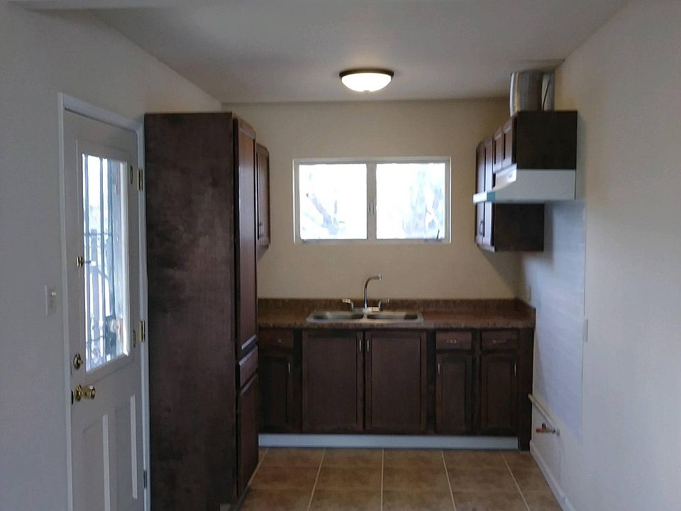 1st image of 1652 Garden Dr