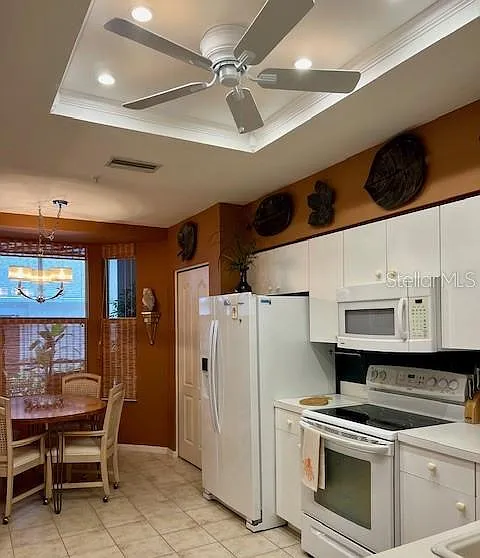 9611 Castle Point Dr #916 — Photo 6