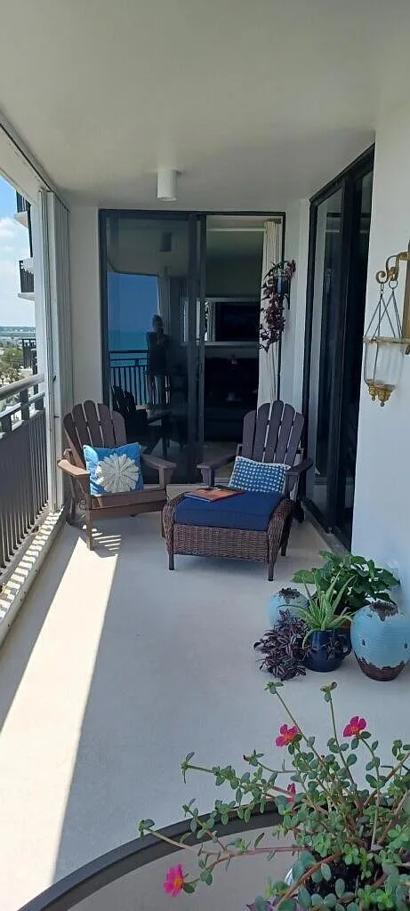 Barclay Beach Club — Photo 4