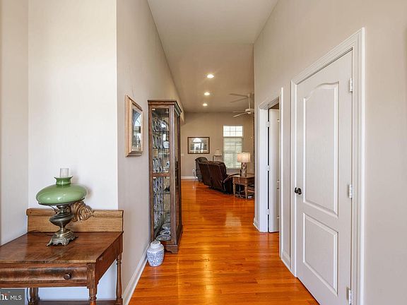 5th image of 207 Woodduck Dr
