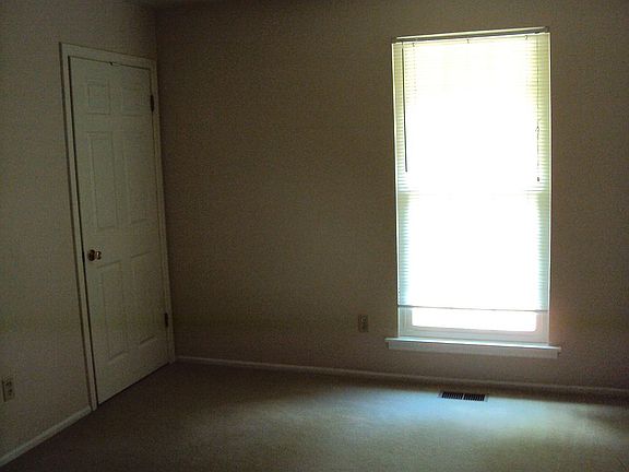 3rd image of 2037 Blendon Pl