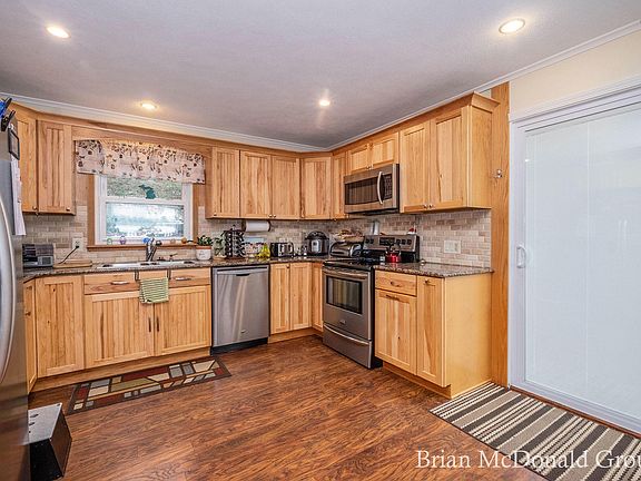 3rd image of 6652 Shoreline Ct