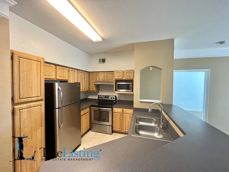 3428 Soho St #B6 — Photo 7