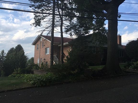 3rd image of 19 Frum Ave