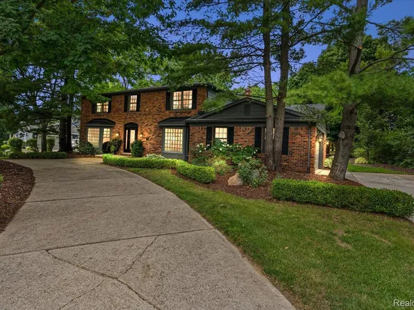 5033 Aintree Rd, Rochester, MI 48306