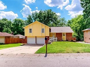 5818 NW Aspen Ln, Parkville, MO 64152