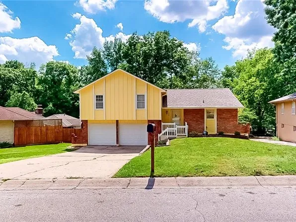 5818 NW Aspen Ln, Parkville, MO 64152