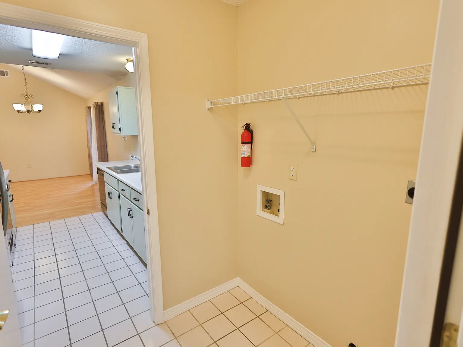 Pinoak Ct W- 213 - 1 — Photo 4