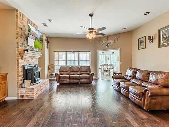 2nd image of 676 Maplewood Dr