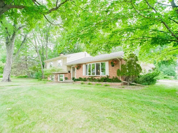 1304 4th St S, Stillwater, MN 55082