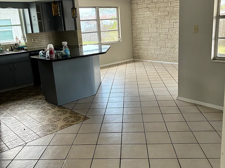 7125 King Arthur Dr — Photo 4