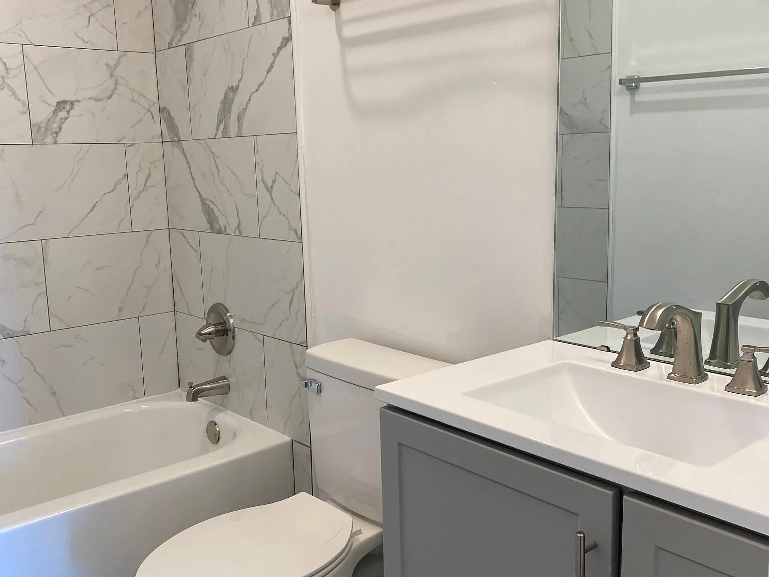 1913 Cardinal Dr — Photo 2