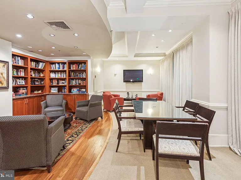 1500 Chestnut St #8G — Photo 18