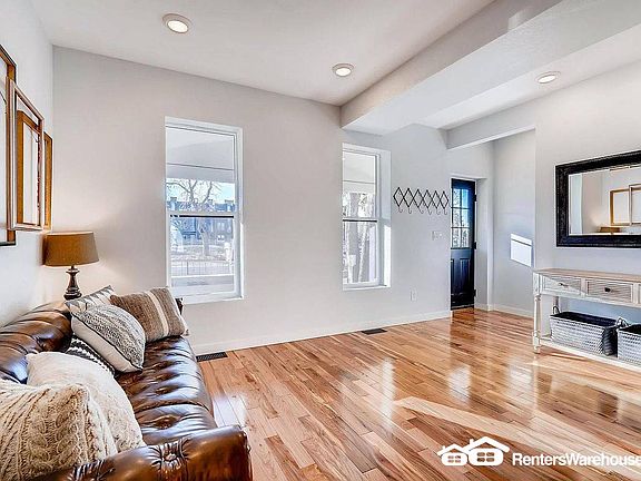 5th image of 1066 N Mariposa St
