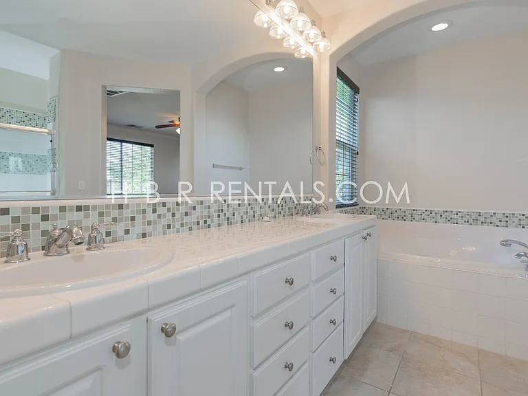 237 E Legacy Dr — Photo 26