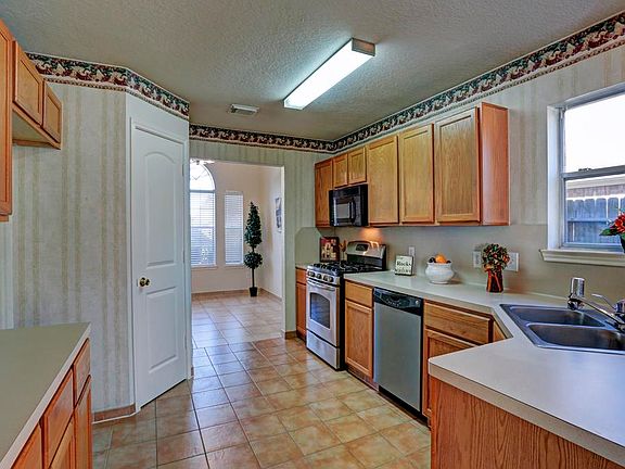 3rd image of 4518 Stonebridge Dr