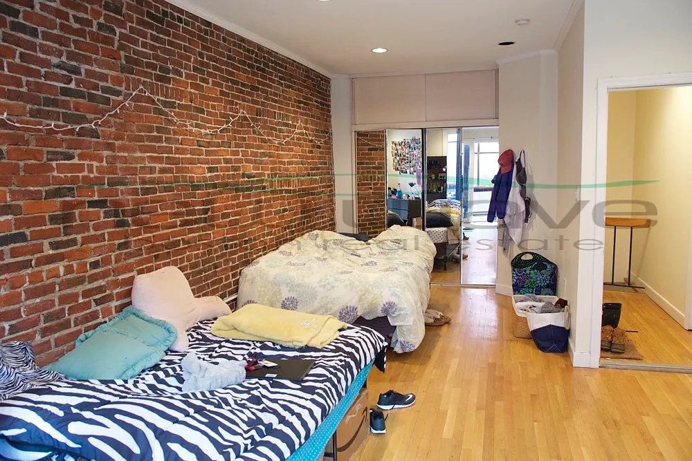 2 bed, 700 sqft, $4,000 — Photo 1