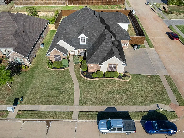 3407 Oxford Ln — Photo 10
